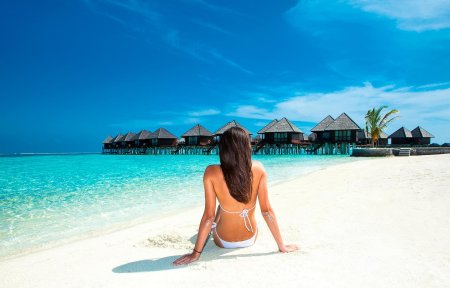 Девушка на Мальдивах