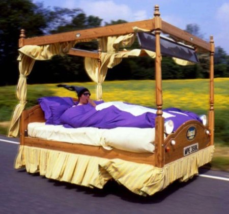 Кровать на колесах