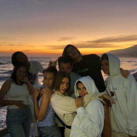 Компания друзей Эстетика