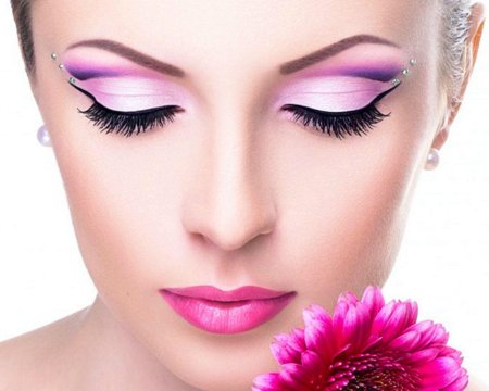 Девушка с красивым макияжем
