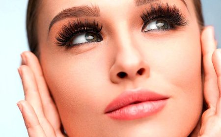 Девушка с красивыми ресницами