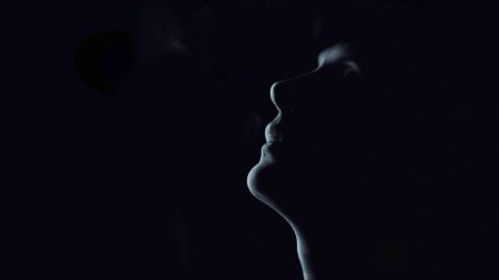 Темный силуэт