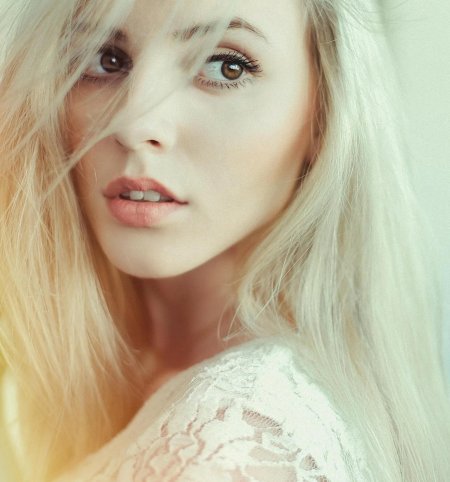 Блондинки с карими глазами