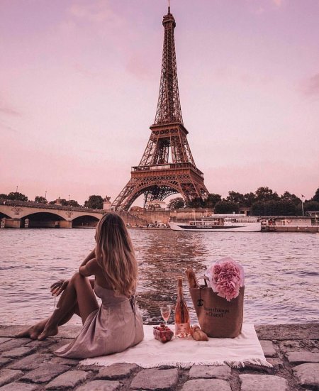«Девушка в Париже»