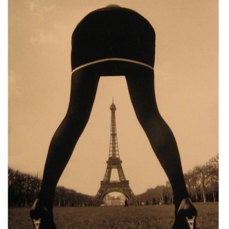 Поза Эйфелевой башни