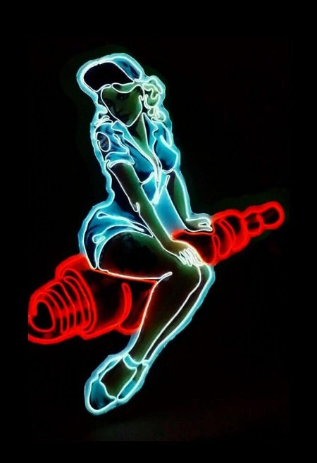 Неоновая девушка