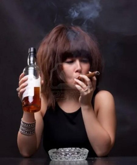 Девушка с виски