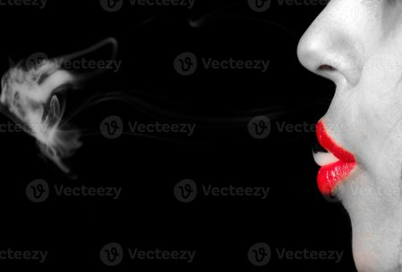 Губы с дымом