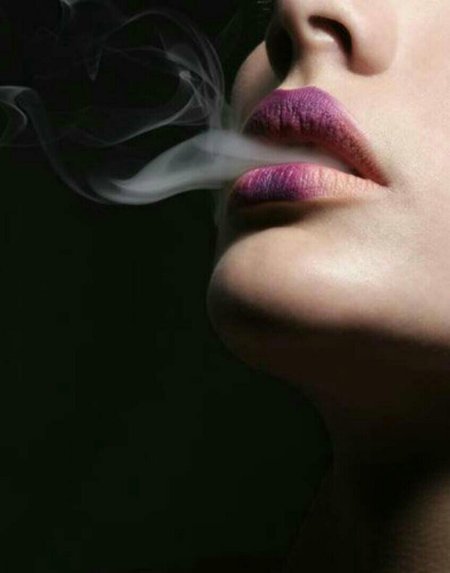 Губы девушки