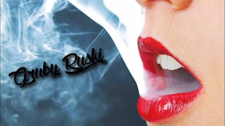 Девушка губы дым