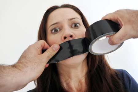 Заклеенный рот