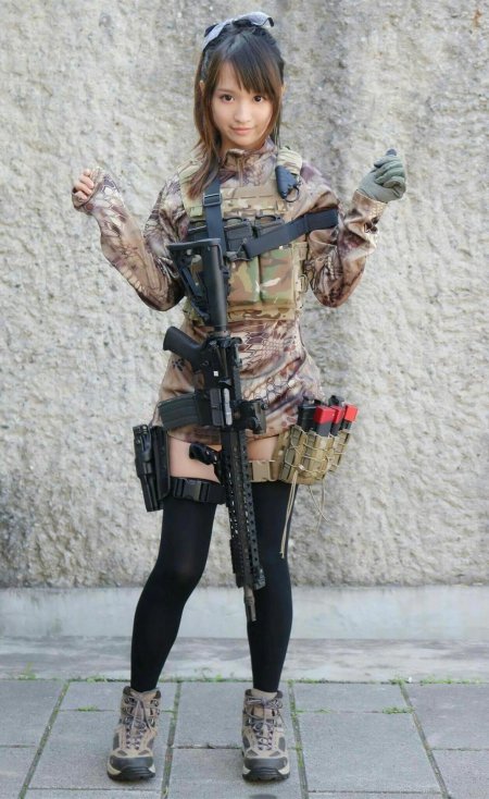 Японки в военной форме