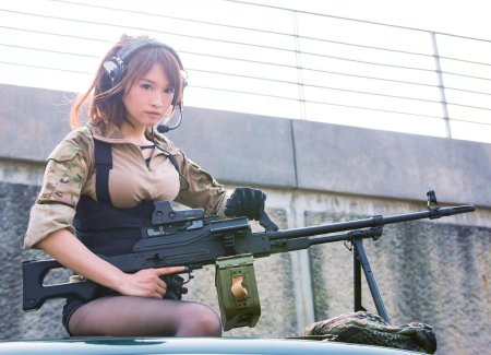 Японские девушки с оружием
