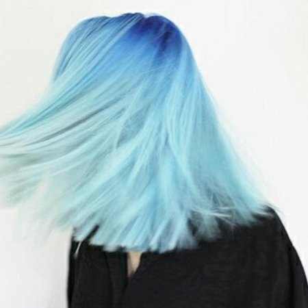 Голубые волосы