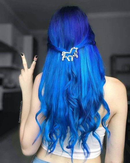Синие волосы