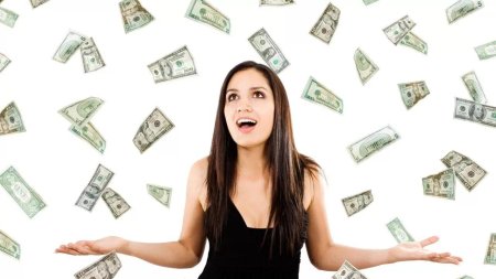 Девушка с деньгами