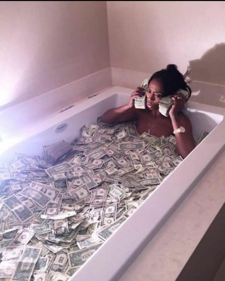 Ванная с деньгами