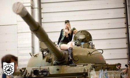 Баба на танке