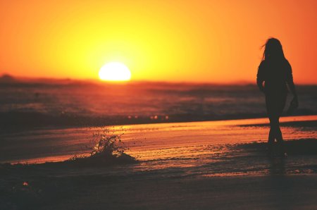 Девушка на закате