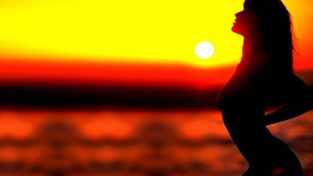 Девушка на закате