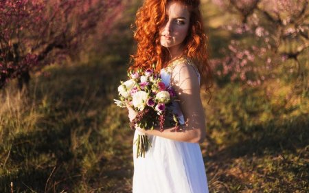 Рыжая в свадебном платье