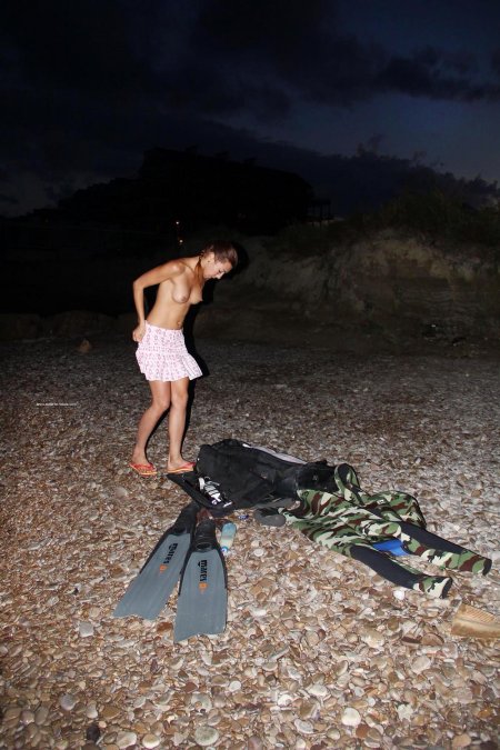 Подводная охота девушки