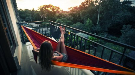 Гамак на балконе