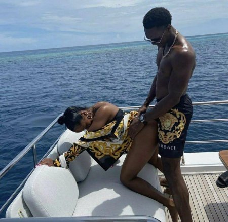 Негр на Мальдивах