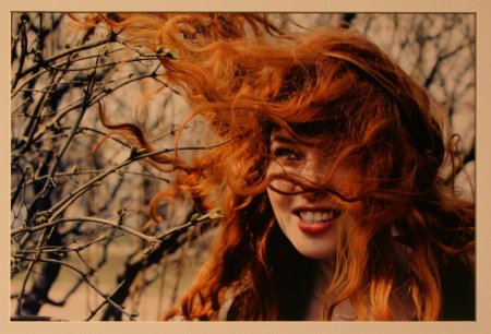 Девушка с рыжими волосами