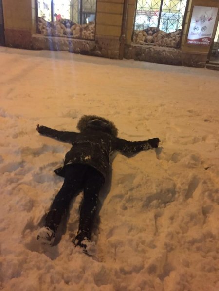 Человек в снегу