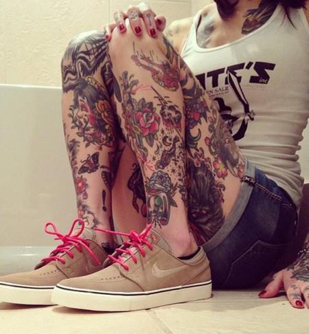 Татуировка на ноге