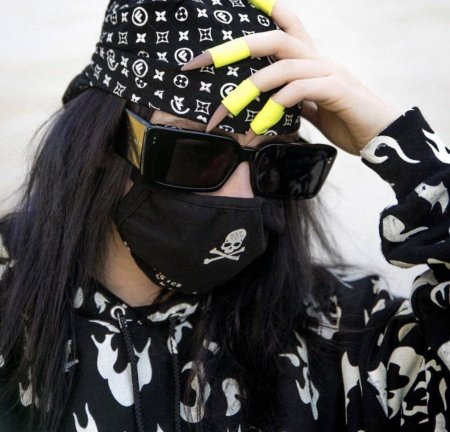 Девушка в бандане