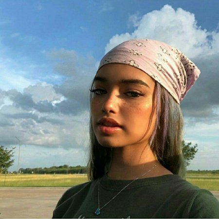 Красивые девушки в бандане