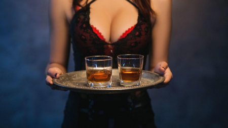 Красивые девушки и алкоголь