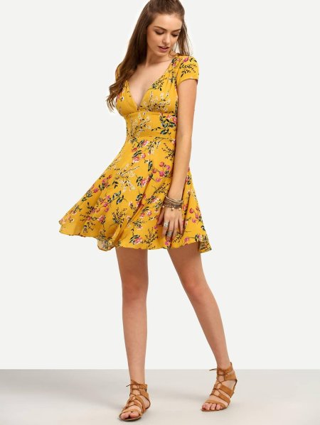 Желтое платье