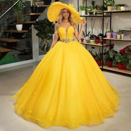 Желтое пышное платье