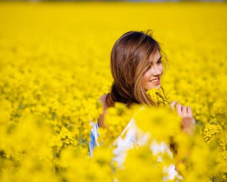 Девушка улыбка