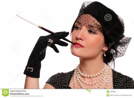 Женщина с мундштуком