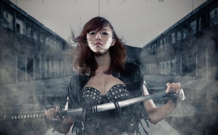 Девушки с мечами