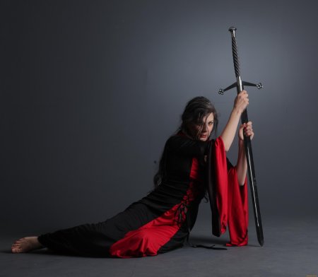 Мелани Джарнсон катана