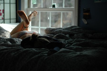 Валяться в постели