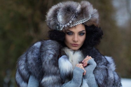 Лаура Вартанян в мехах