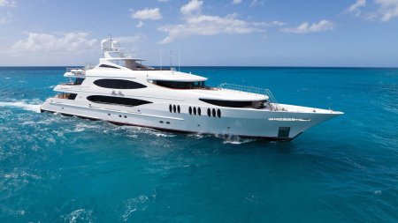 Яхта Гамильтон