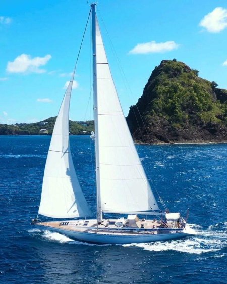 Яхта Sailing Yacht a