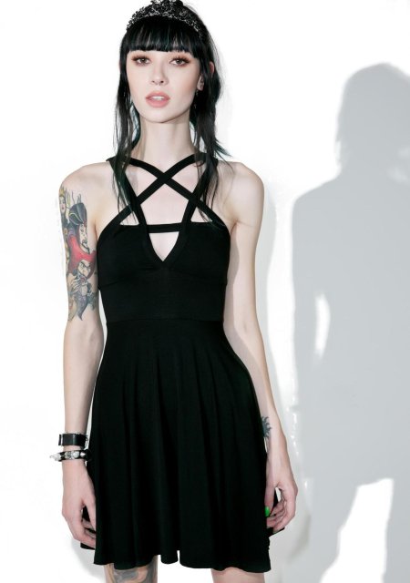 Платье с пентаграммой