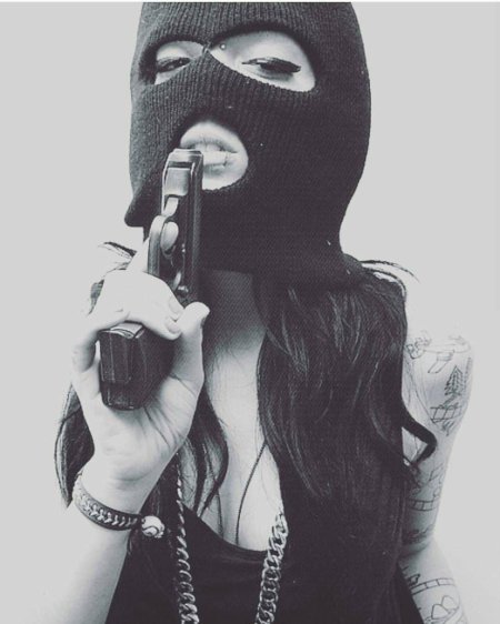 Девушка бандитка