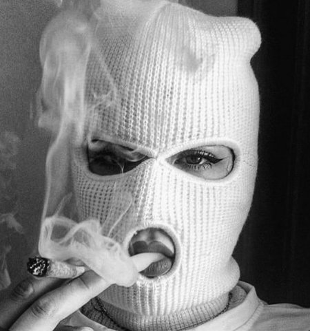 Девушка в Балаклаве