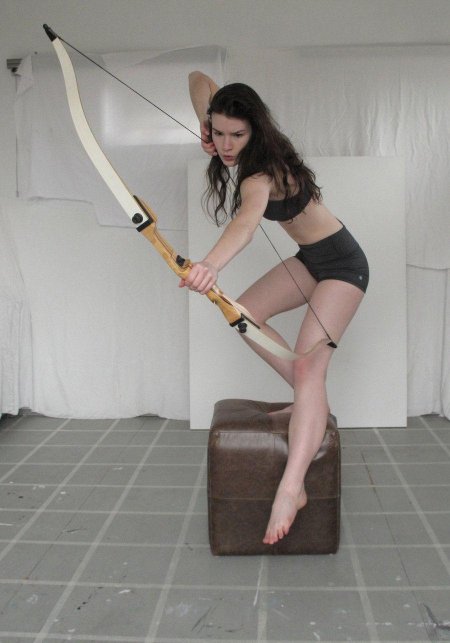 Динамичные позы с луком