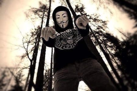 Пацан в маске