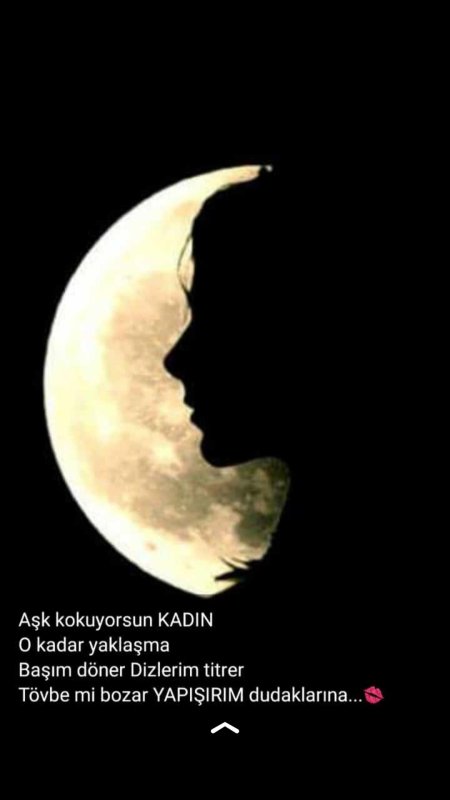 Лицо на фоне Луны